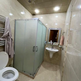 In Baku 172.0 m² apartment is for sale - Image 4