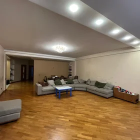 In Baku 172.0 m² apartment is for sale - Image 5