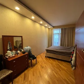 In Baku 172.0 m² apartment is for sale - Image 6