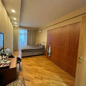 In Baku 172.0 m² apartment is for sale - Image 7