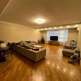 In Baku 172.0 m² apartment is for sale - Image 9