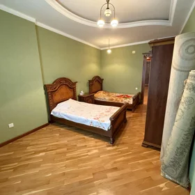 In Baku 260.0 m² apartment is for rent - Image 2
