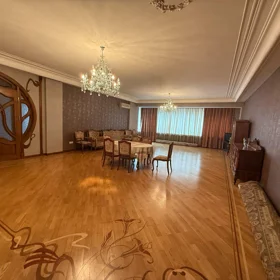 In Baku 260.0 m² apartment is for rent - Image 3