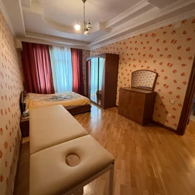 In Baku 260.0 m² apartment is for rent - Image 8