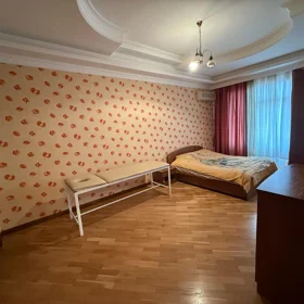 In Baku 260.0 m² apartment is for rent - Image 9