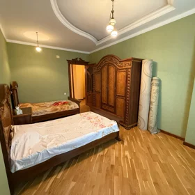 In Baku 260.0 m² apartment is for rent - Image 10
