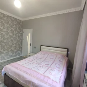 In Baku 210.0 m² house with 6.0 rooms is for sale - Image 3