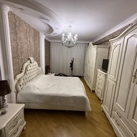 In Baku 142.0 m² apartment is for sale - Image 5