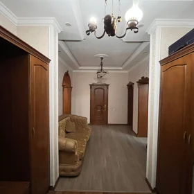 In nan 450.0 m² house with 8.0 rooms is for sale - Image 7