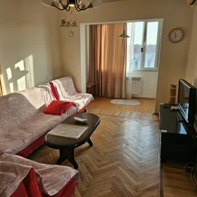 In Baku 70.0 m² apartment is for rent - Image 3
