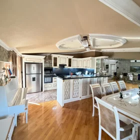 In Baku 140.0 m² apartment is for sale - Image 9