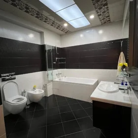 In Baku 140.0 m² apartment is for rent - Image 2