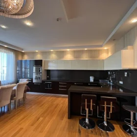 In Baku 140.0 m² apartment is for rent - Image 4
