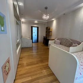 In Baku 140.0 m² apartment is for rent - Image 8