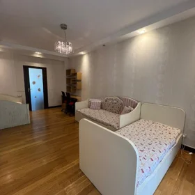 In Baku 140.0 m² apartment is for rent - Image 9