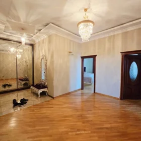 In Baku 178.0 m² apartment is for sale - Image 4