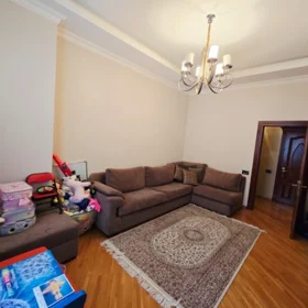 In Baku 178.0 m² apartment is for sale - Image 8