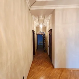 In Baku 178.0 m² apartment is for sale - Image 10