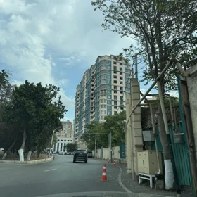 In Baku 70.0 m² apartment is for rent - Image 3