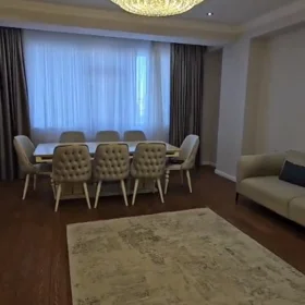 In Baku 136.0 m² apartment is for rent - Image 3