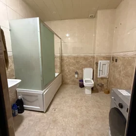 In Baku 130.0 m² apartment is for rent - Image 2
