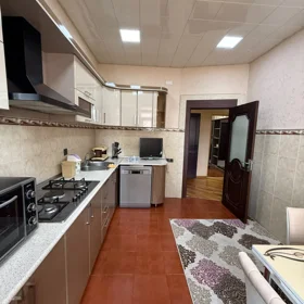 In Baku 130.0 m² apartment is for rent - Image 10