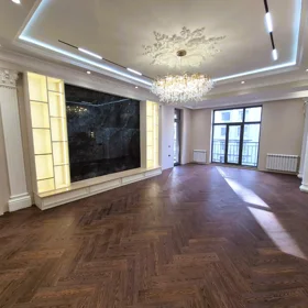 In Baku 225.0 m² apartment is for sale - Image 3