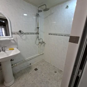 In Baku 80.0 m² apartment is for rent - Image 5