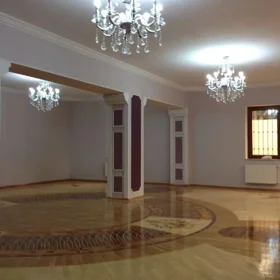 In Baku 370.0 m² house with 7.0 rooms is for sale - Image 2