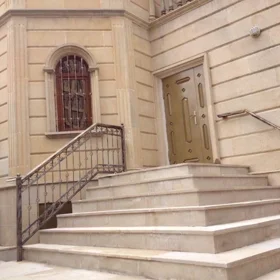 In Baku 370.0 m² house with 7.0 rooms is for sale - Image 3