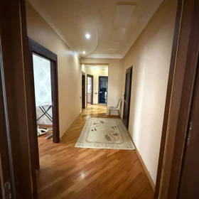 In Baku 130.0 m² apartment is for rent - Image 8