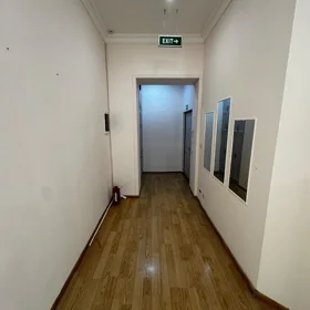 In Səbail rayonu 140.0 m² commercial is for rent - Image 4