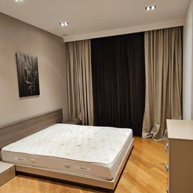 In Baku 170.0 m² apartment is for sale - Image 9
