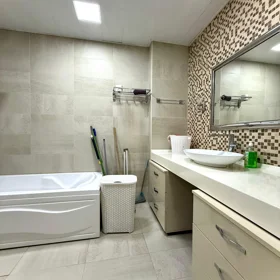In Baku 165.0 m² apartment is for sale - Image 4