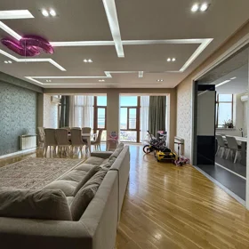In Baku 165.0 m² apartment is for sale - Image 5