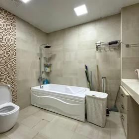 In Baku 165.0 m² apartment is for sale - Image 8