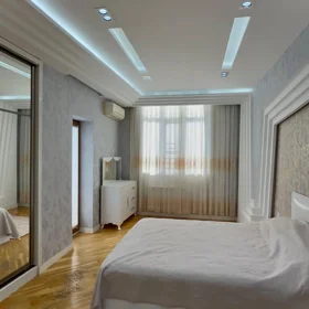 In Baku 165.0 m² apartment is for sale - Image 9