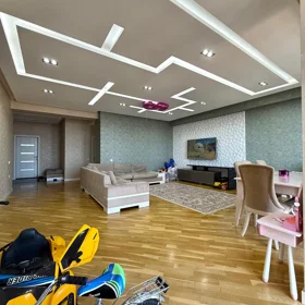 In Baku 165.0 m² apartment is for sale - Image 10