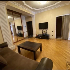 In Baku 130.0 m² apartment is for rent - Image 10