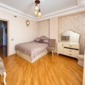 In Baku 115.0 m² apartment is for sale - Image 7
