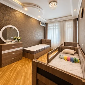 In Baku 115.0 m² apartment is for sale - Image 8