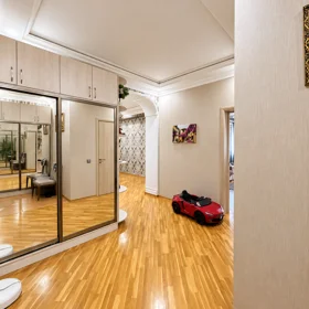 In Baku 115.0 m² apartment is for sale - Image 10