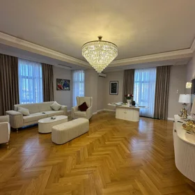 In Baku 147.0 m² apartment is for sale - Image 3