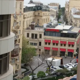 In Səbail rayonu 137.0 m² apartment is for sale - Image 3
