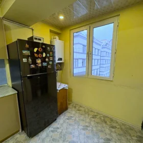 In Baku 70.0 m² apartment is for sale - Image 8