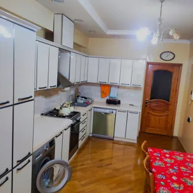 In Baku 100.0 m² apartment is for sale - Image 2