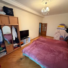 In Baku 125.0 m² apartment is for sale - Image 8