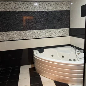 In Baku 221.0 m² apartment is for sale - Image 9