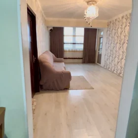 In Baku 70.0 m² apartment is for sale - Image 4