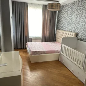 In Baku 900.0 m² apartment is for sale - Image 4